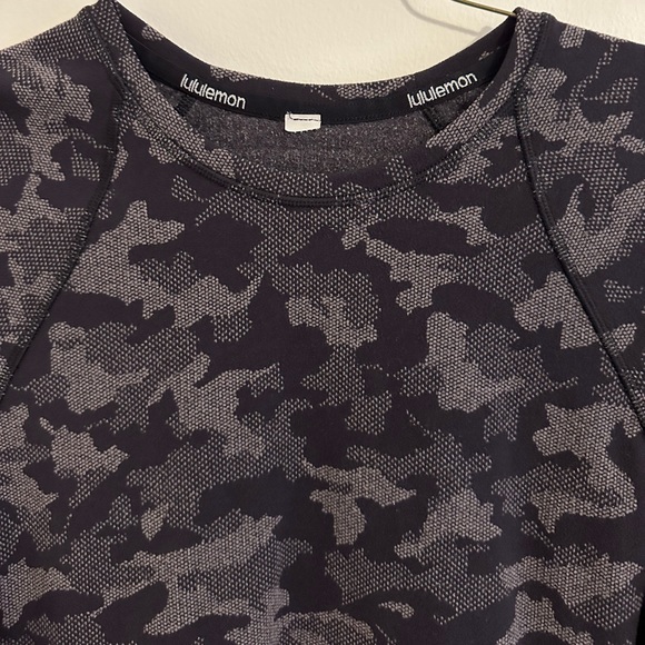 Lululemon women’s camo pullover - Picture 10 of 11
